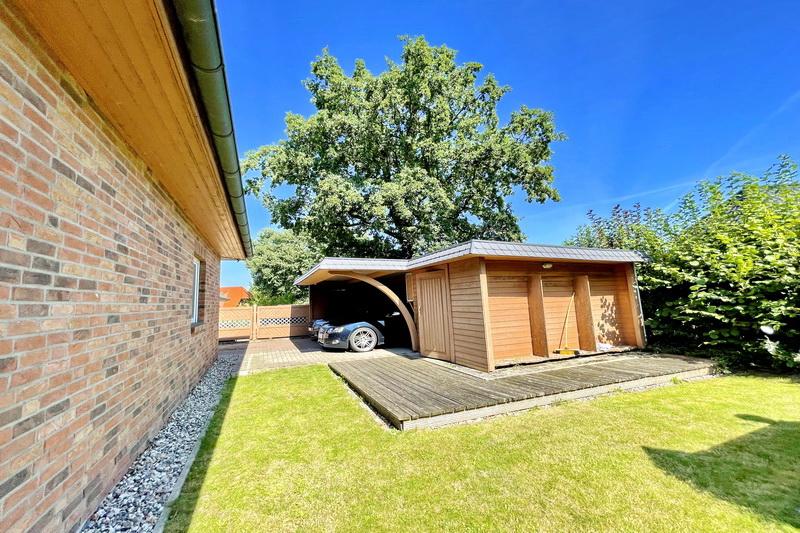 Gartenhaus am Doppelcarport